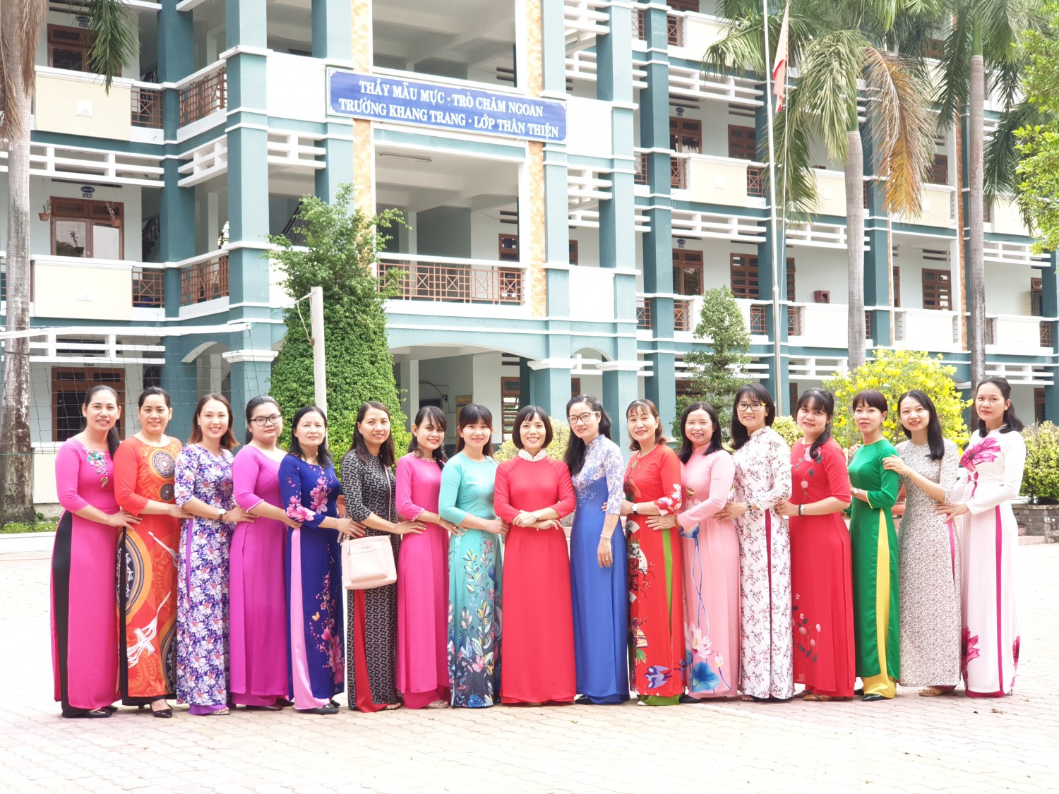 Công đoàn hưởng ứng tuần lễ mặc áo dài và tổ chức họp mặt chào mừng ngày quốc tế phụ nữ 08/3/2020