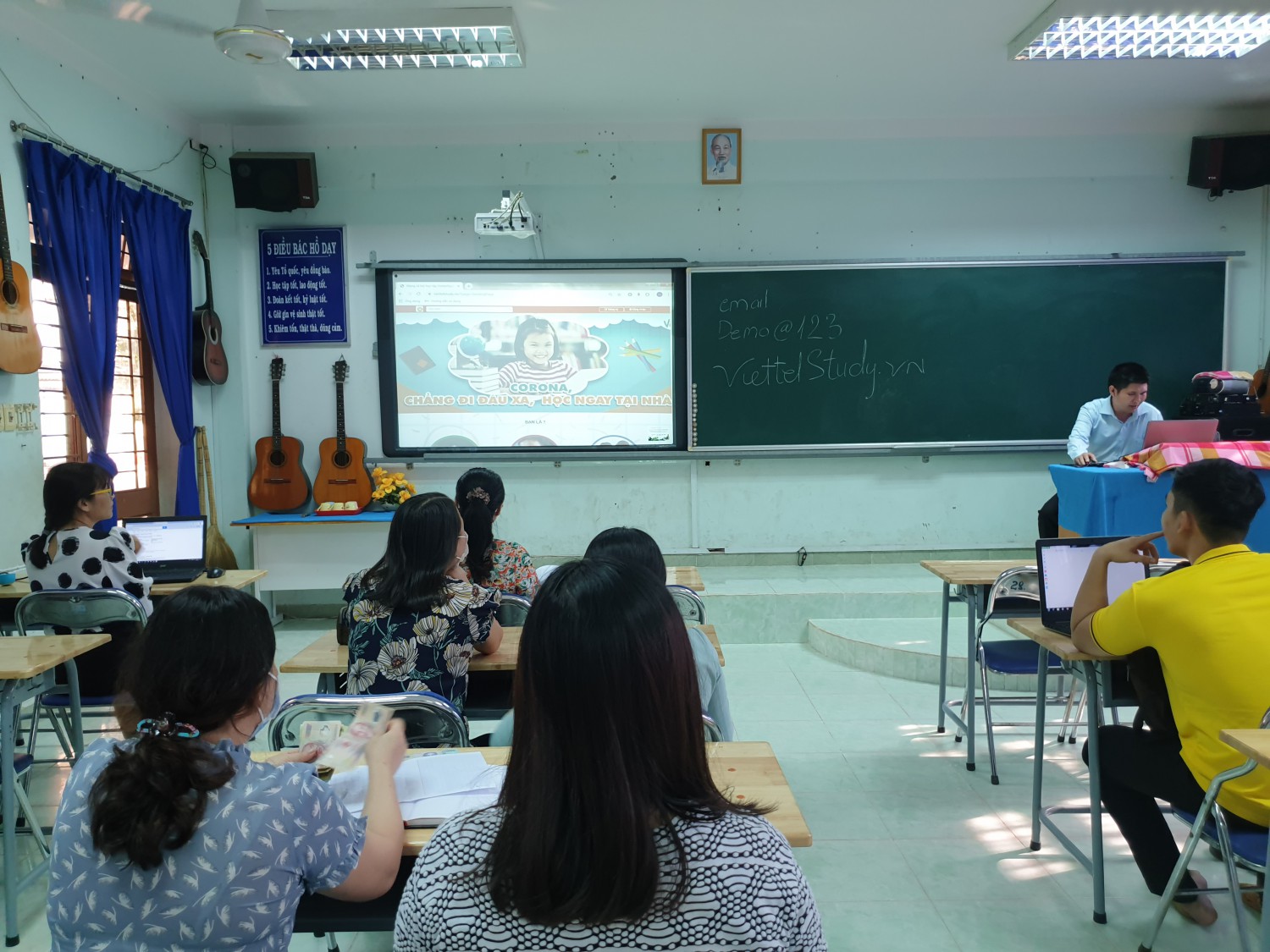 Trường THCS Nguyễn Văn Cừ tập huấn ứng dụng học trực tuyến qua phần mềm Viettelstudy