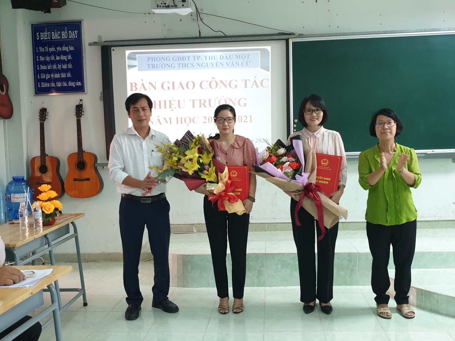 Bàn giao công tác Hiệu trưởng, bổ nhiệm HT, PHT trường THCS Nguyễn Văn Cừ