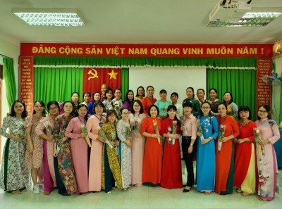 Công đoàn trường THCS Nguyễn Văn Cừ tổ chức họp mặt chào mừng ngày Phụ Nữ Việt Nam 20/10/2022
