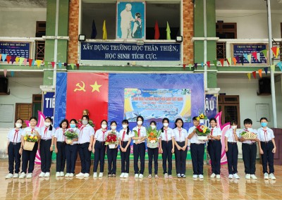 Liên đội THCS Nguyễn Văn Cừ tổ chức các hoạt động chào mừng kỷ niệm lần thứ 40 ngày Nhà giáo Việt Nam 20/11/1982 - 20/11/2022