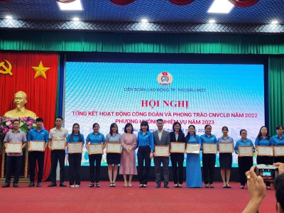 Tham dự Hội nghị tổng kết hoạt động Công đoàn và phong trào CNVCLĐ năm 2022, phương hướng nhiệm vụ năm 2023