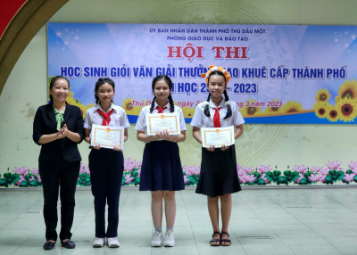 Olympic học sinh giỏi Văn - Giải thưởng Sao Khuê cấp THCS Thành phố năm học 2022-2023