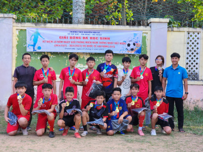 Giải bóng đá mini trường THCS Nguyễn Văn Cừ chào mừng các ngày lễ lớn năm học 2022 - 2023