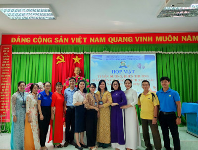 Tuyên dương, khen thưởng giáo viên có thành tích xuất sắc trong các hội thi, bồi dưỡng học sinh giỏi năm học 2022-2023