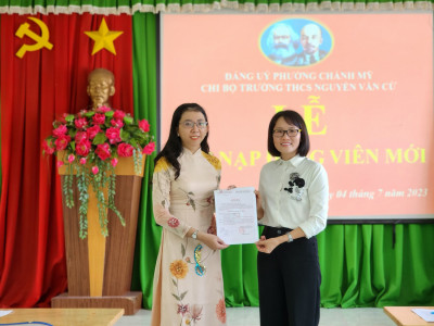 Chi bộ trường THCS Nguyễn Văn Cừ kết nạp Đảng viên mới năm 2023 - Đợt 2