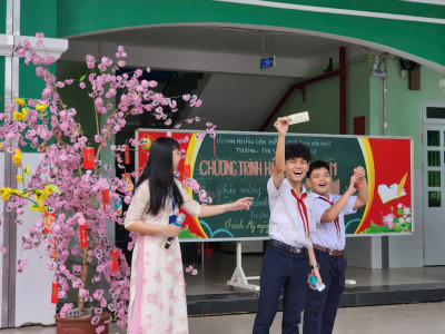 Chuyên đề tổ tiếng Anh "Fun With English" năm học 2024 - 2025