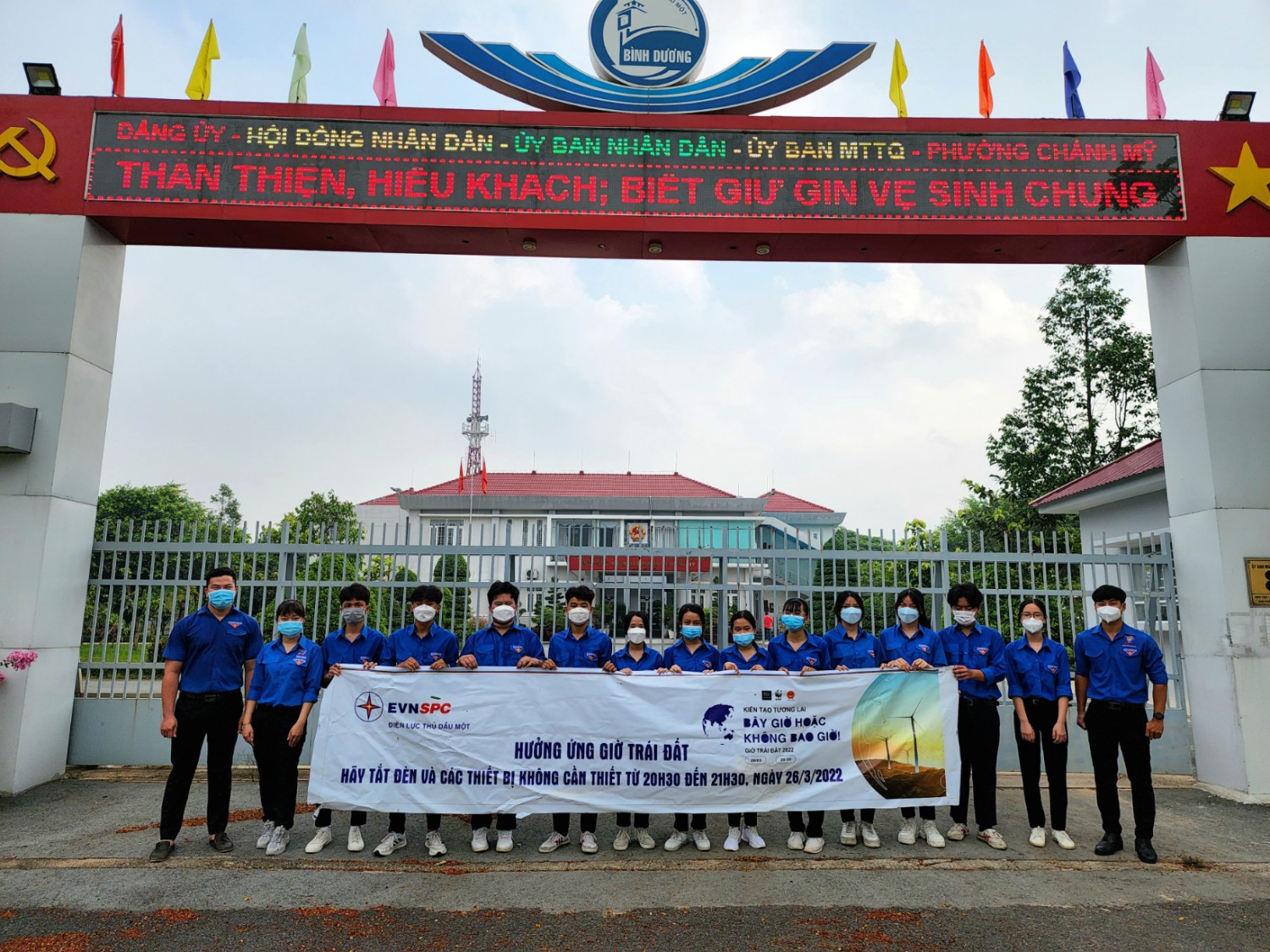 Tuổi trẻ THCS Nguyễn Văn Cừ hưởng ứng chiến dịch giờ trái đất năm 2022