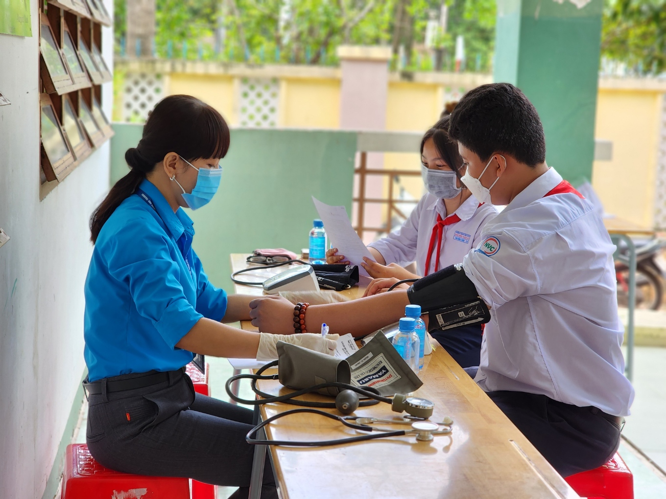 Tiêm vacxin phòng Covid-19 cho học sinh trường THCS Nguyễn Văn Cừ