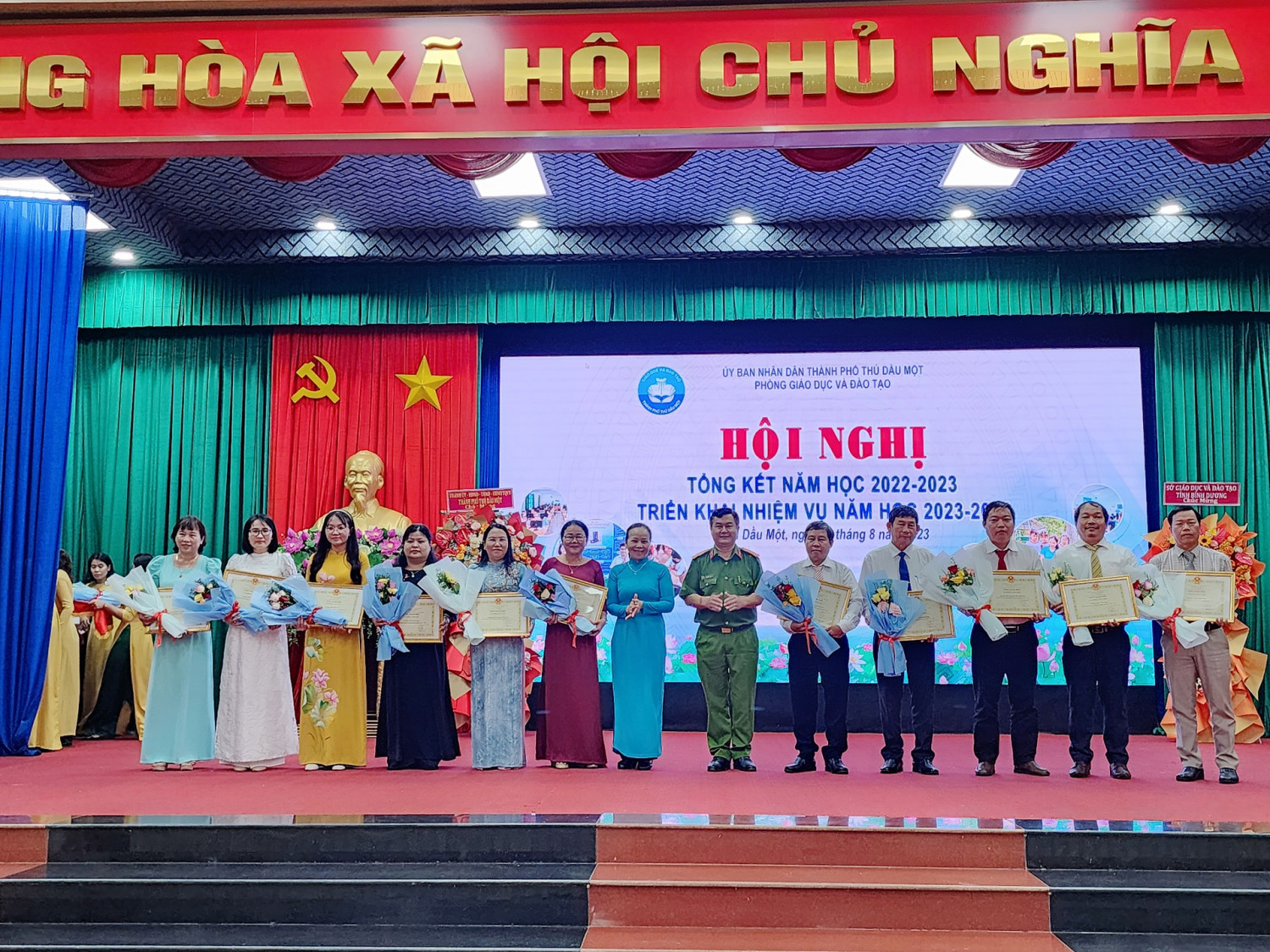 Tham dự Hội nghị Tổng kết năm học 2022-2023 và triển khai nhiệm vụ năm học 2023-2024