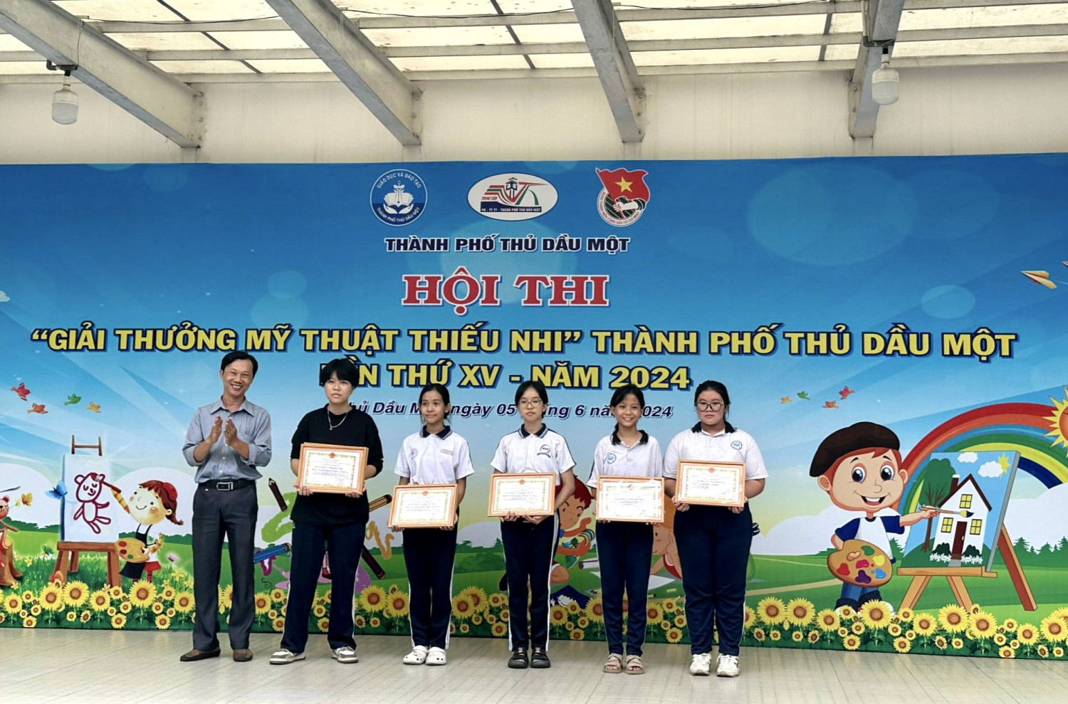 Tham gia Hội thi "Giải thưởng Mỹ thuật thiếu nhi" thành phố Thủ Dầu Một lần thứ XV năm 2024